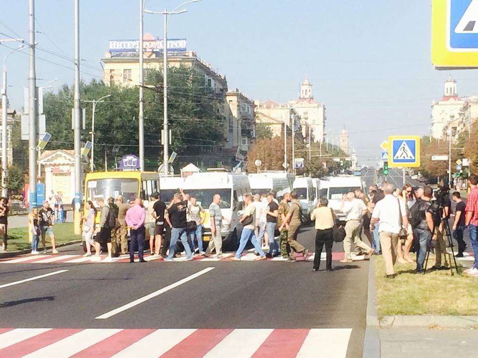 В Запорожье участники АТО перекрыли движение по проспекту