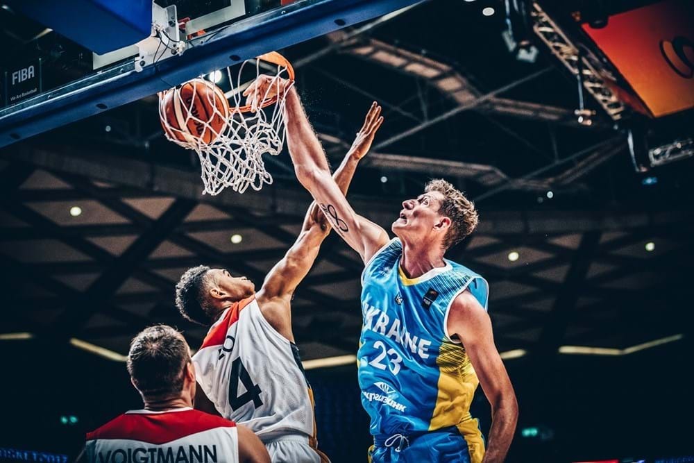 Украина потрепала нервы Италии в матче чемпионата Европы по баскетболу