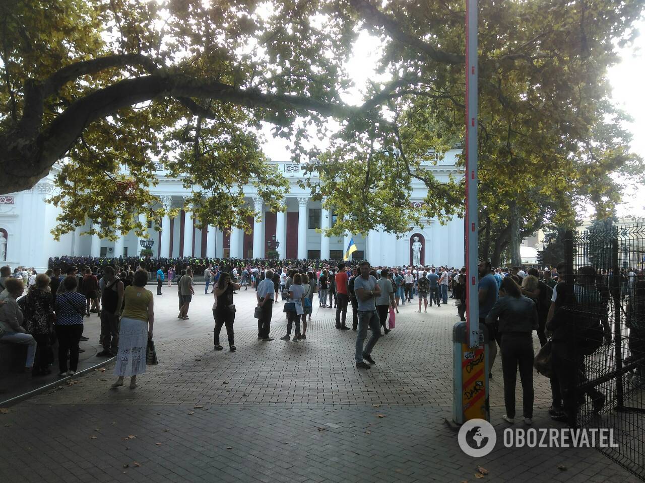В Одесі під мерією відбулися зіткнення активістів з поліцією: багато постраждалих