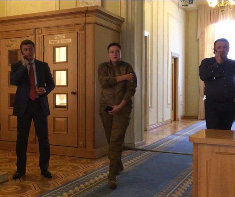 "Комбат-батяня": Савченко здивувала новим вбранням у Раді