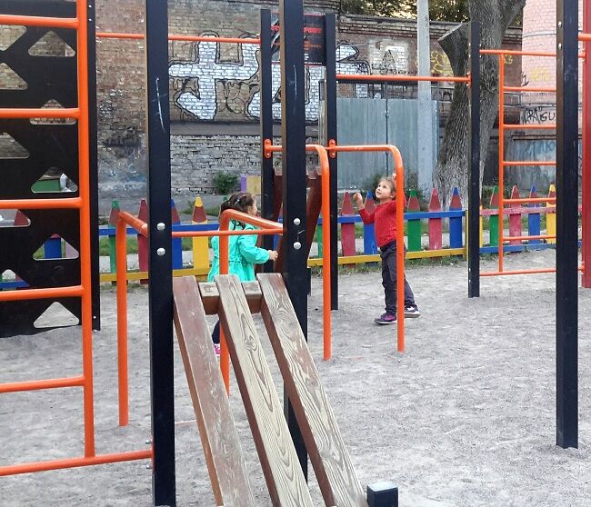 Монополия на детские и спортивные площадки: СМИ раскрыли тендерную схему в Киеве