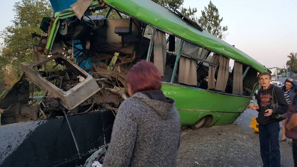 Под Харьковом произошло жуткое ДТП: есть множество пострадавших