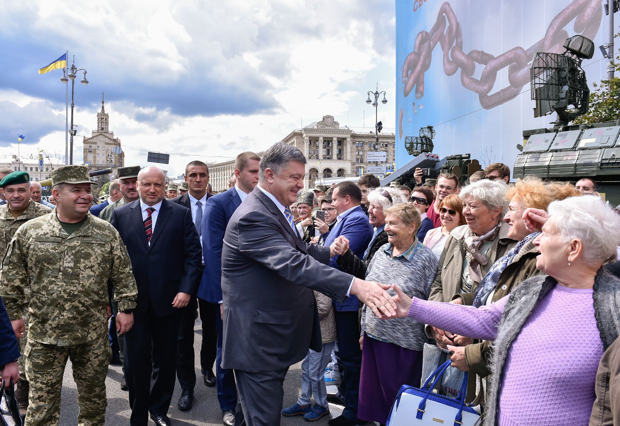 На выставке современного вооружения и военной техники на Крещатике в Киеве по случаю 26-й годовщины независимости Украины. 23.08.2017