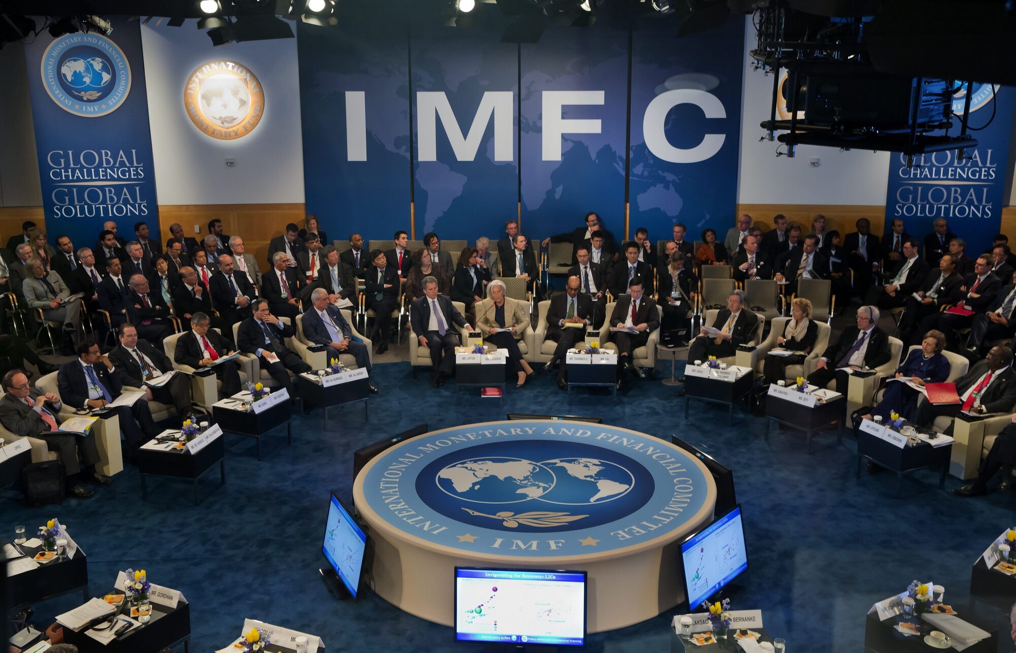 Курс гривни, рост пенсий и транш МВФ: в Кабмине расставили точки над "і"