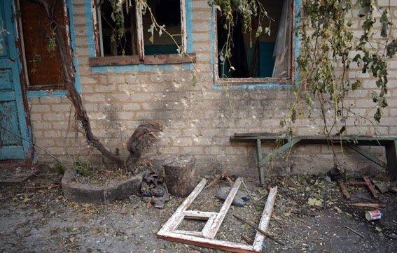 Атака на Марьинку: появились фото последствий обстрела мирных жителей