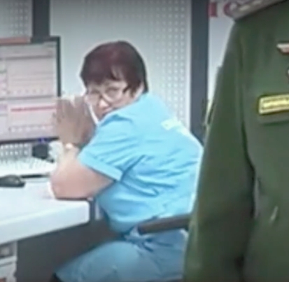Жінка на задньому плані в відео з Путіним підкорила соцмережу