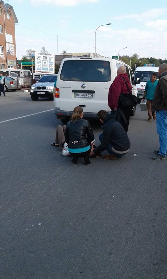 На Львовщине авто сбило семью с ребенком на пешеходном переходе