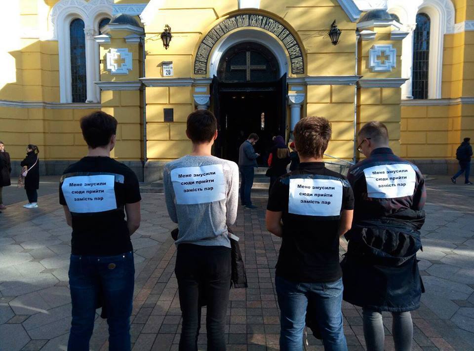 Принуждение студентов к молитве: в Киевском патриархате прокомментировали инцидент
