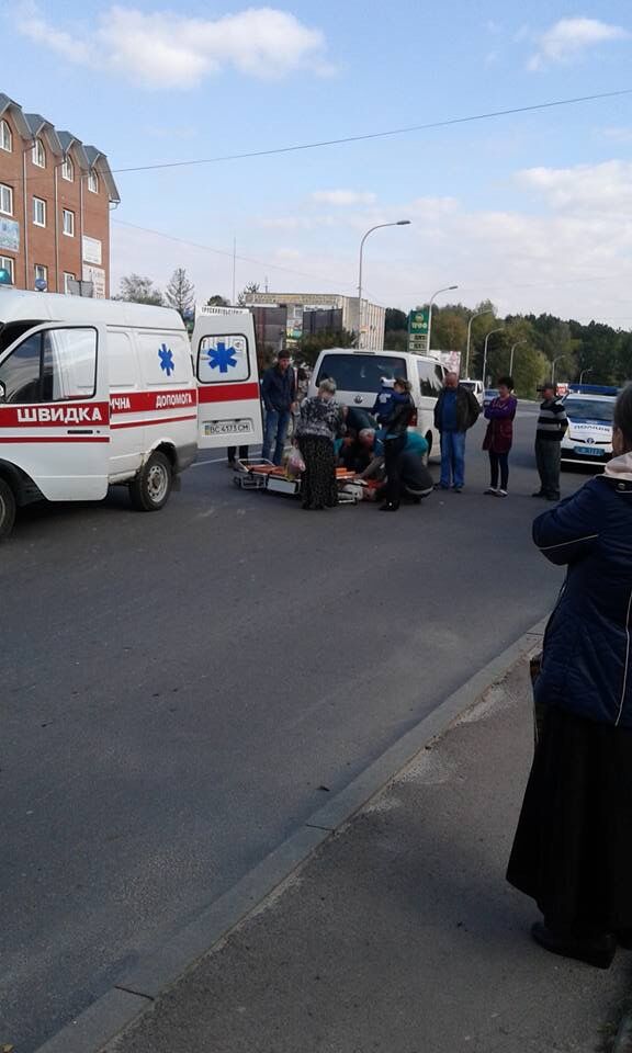 На Львовщине авто сбило семью с ребенком на пешеходном переходе