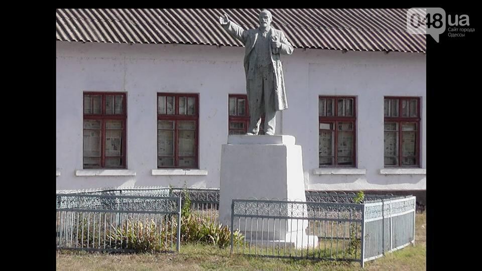 Назріває скандал: на Одещині відновили пам'ятники Леніну та Калініну за бюджетні кошти
