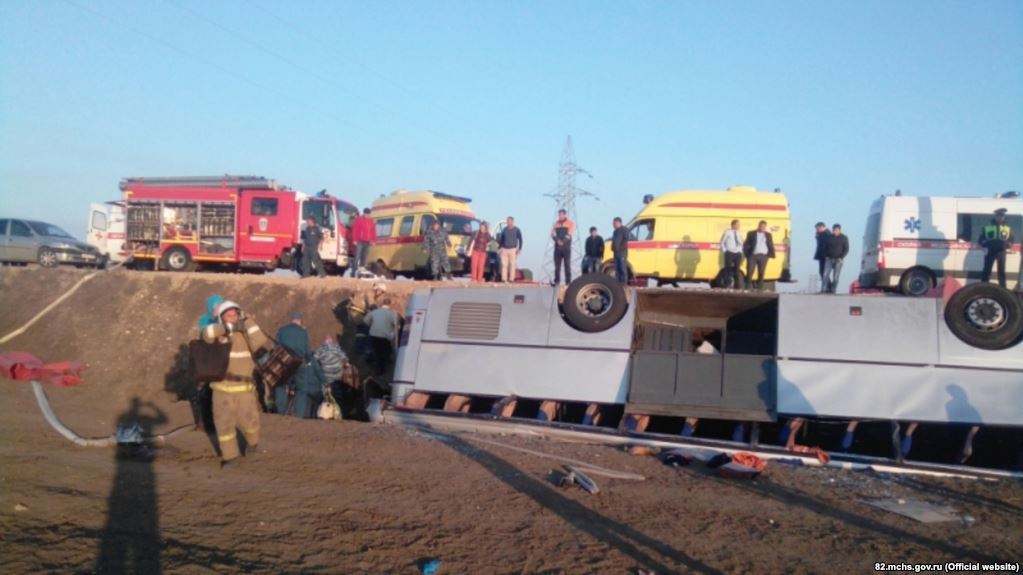В Крыму на ходу перевернулся пассажирский автобус: много пострадавших