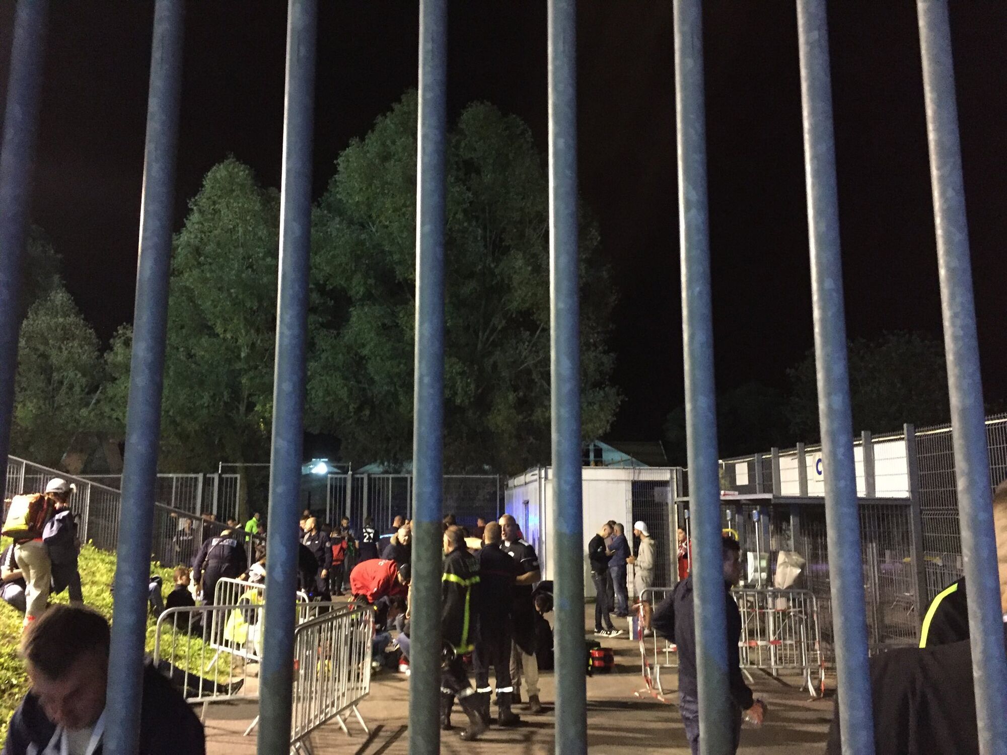 Во Франции во время футбола рухнула трибуна: есть пострадавшие - опубликованы фото с места трагедии