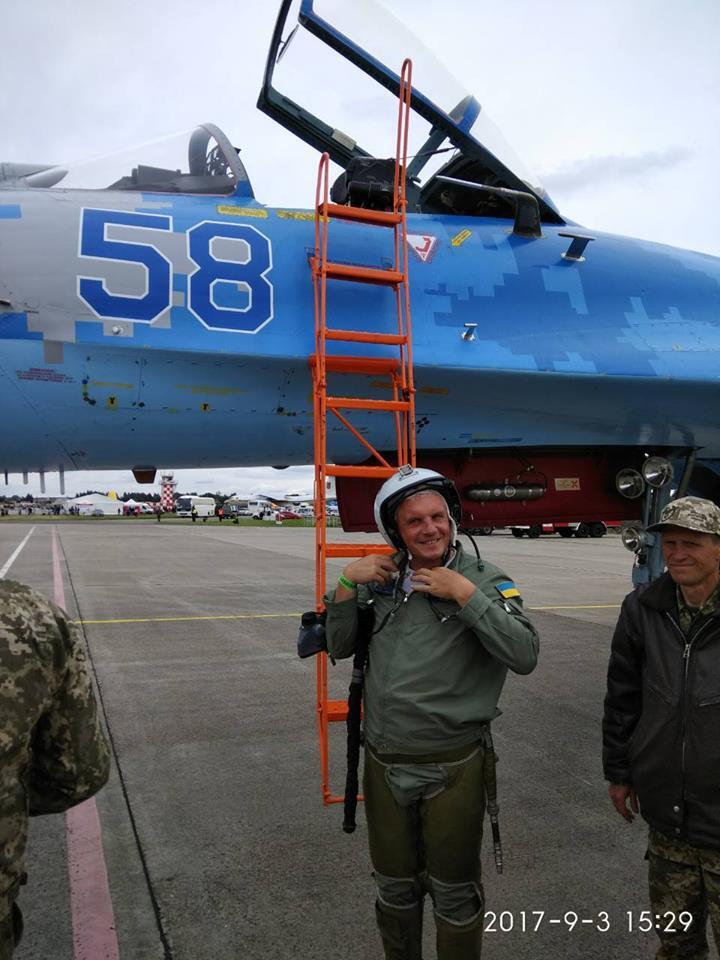 Вищий пілотаж: український військовий льотчик став зіркою міжнародного авіашоу