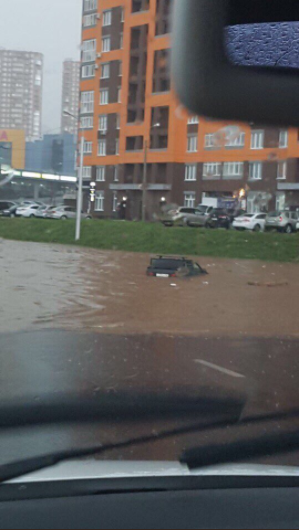 В России потоп превратил улицы города в бурлящие реки: появились фото и видео