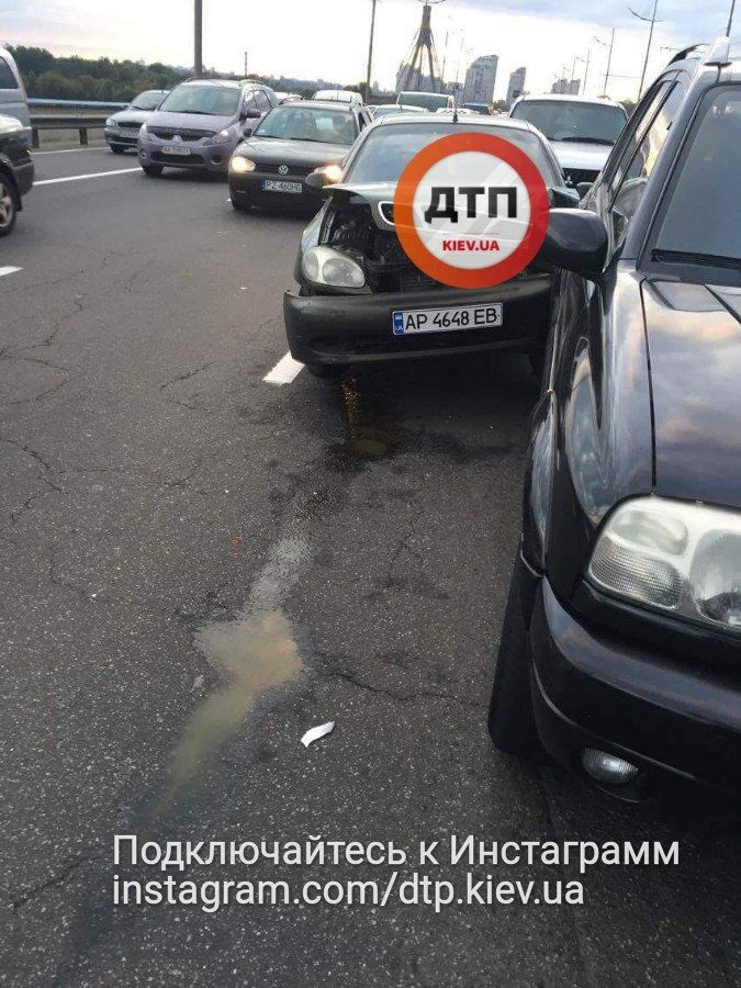 "Нещодавно вийшов із зони": у Києві п'яний таксист під наркотиками влаштував ДТП