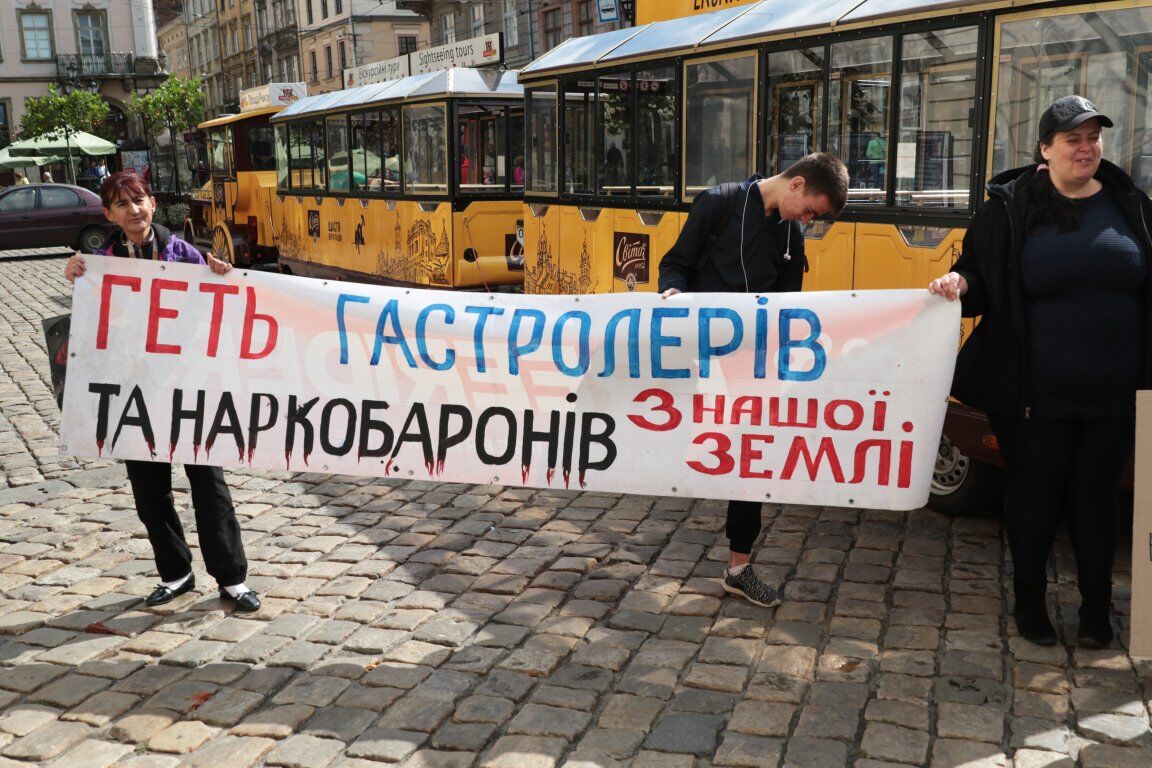 В центре Львова символически сожгли Саакашвили: появились фото