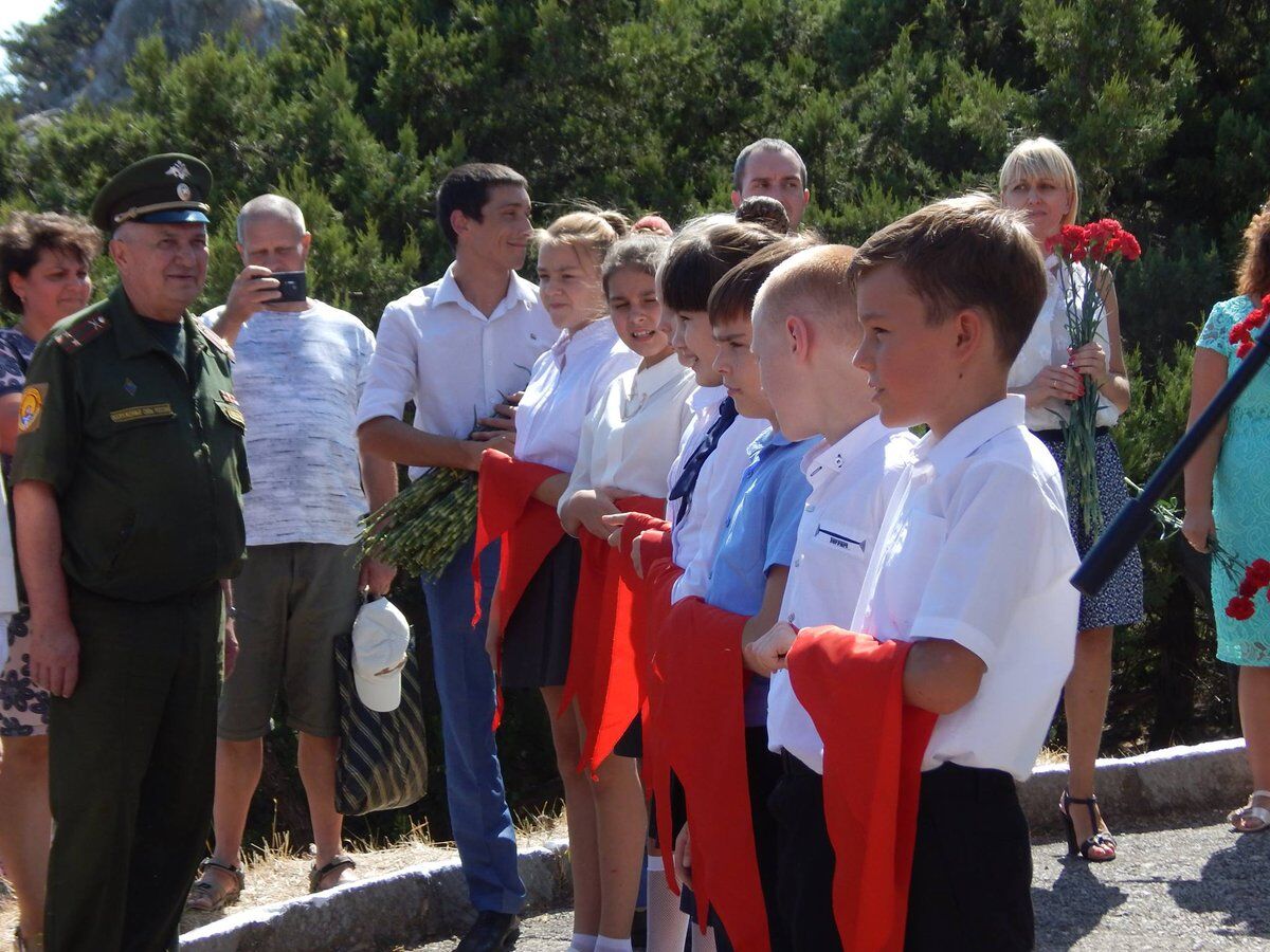 "Острів маразму": у Криму відкрили пам'ятник Леніну
