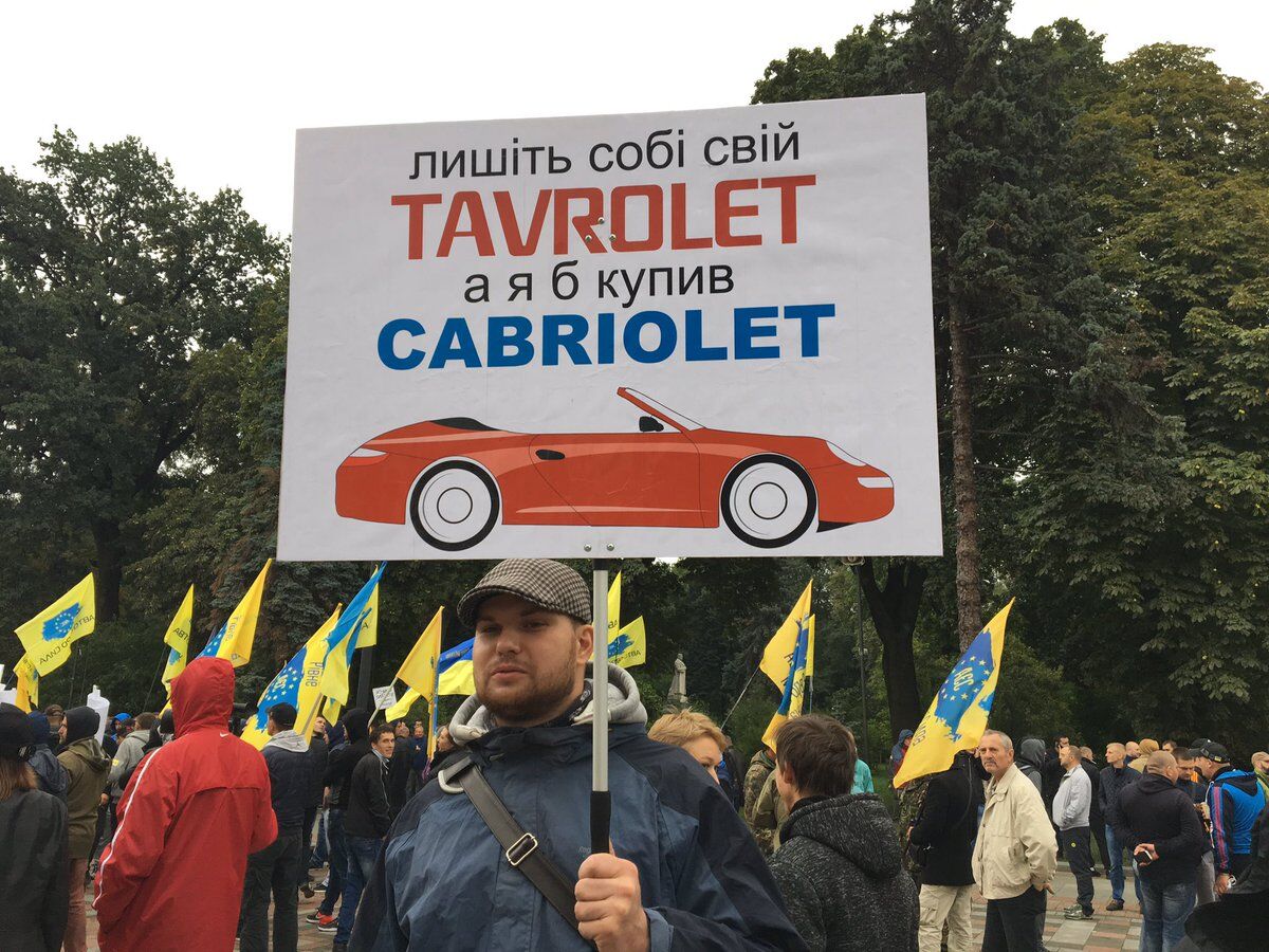 Центр Києва заблокований: власники авто з єврономерами протестують під Радою