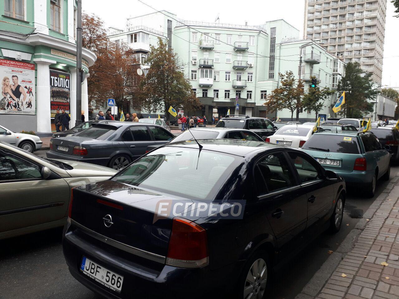 Центр Києва заблокований: власники авто з єврономерами протестують під Радою