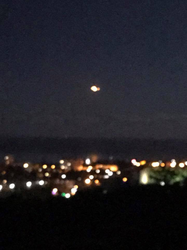 Відразу в декількох місцях: у Криму спостерігали загадковий НЛО
