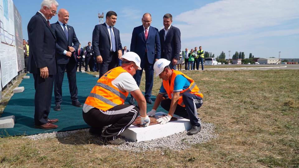 Строительство новой "взлетки" в Одесском аэропорту