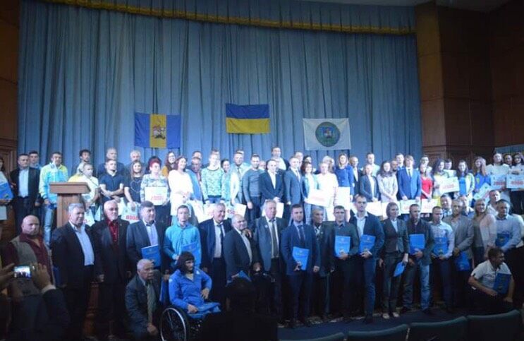 Лучшие спортсмены и тренеры Киевщины получили стипендии от губернатора 