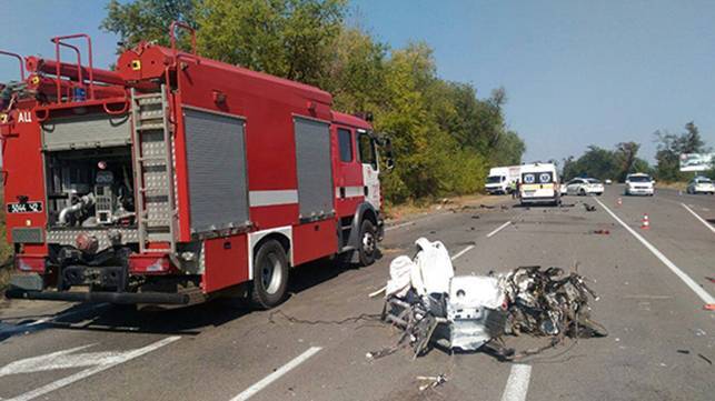 Авто розірвало на частини: в Херсоні три людини загинули під час тест-драйву
