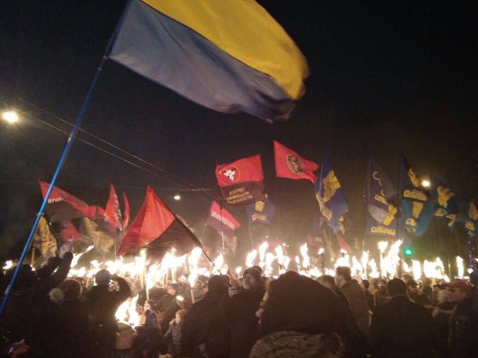 В Киеве состоялось факельное шествие в честь Бандеры