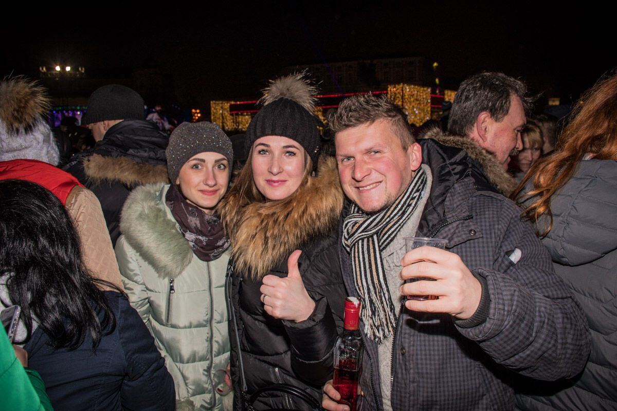 Оркестр і діджеї: у Києві оригінально зустріли Новий рік