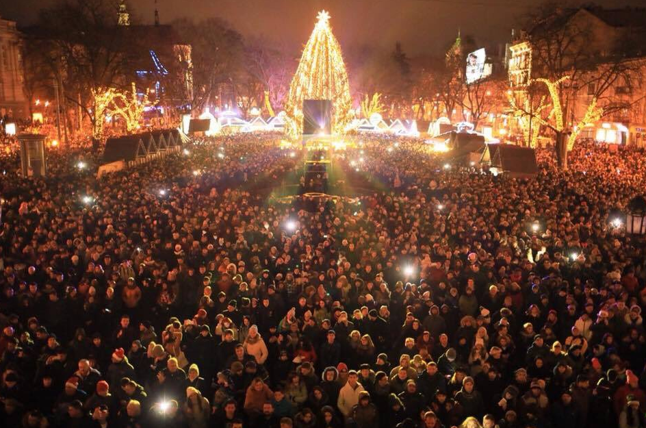 В сети появилось восхитительное фото празднования Нового года во Львове