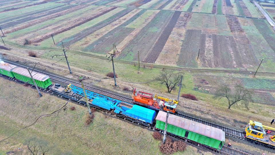 На Закарпатті зійшов із рейок потяг: з'явилися фото та відео