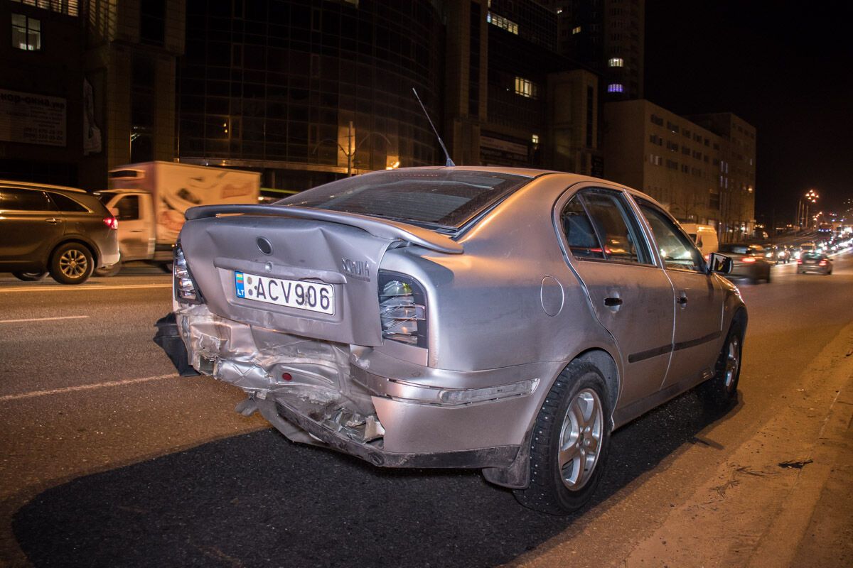 У Києві п'яні пішоходи спровокували жахливу ДТП