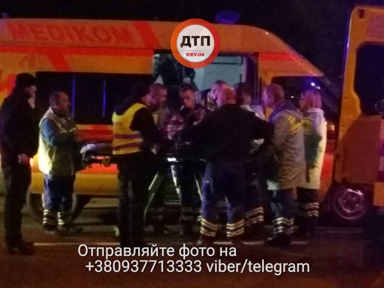 У Києві "швидка" з дитиною влетіла в авто: багато постраждалих