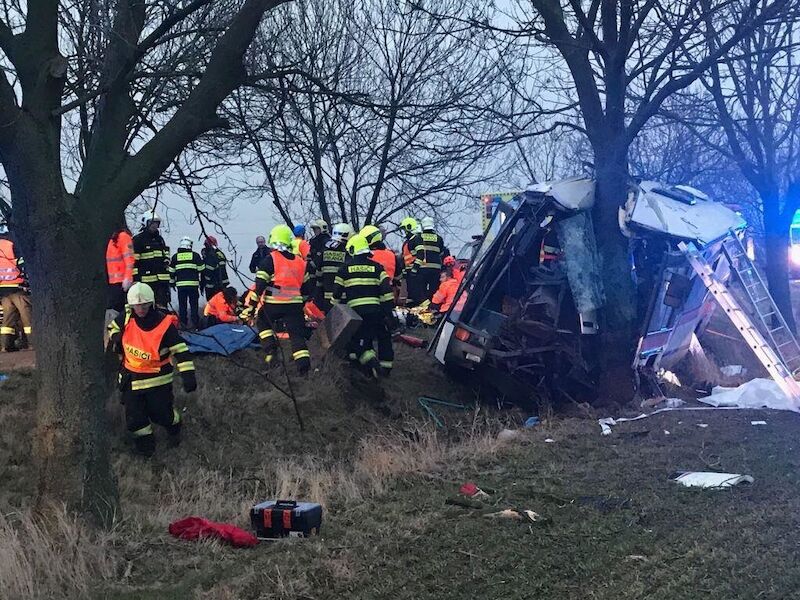 В Праге произошло жуткое ДТП с пассажирским автобусом: есть жертвы, десятки раненых