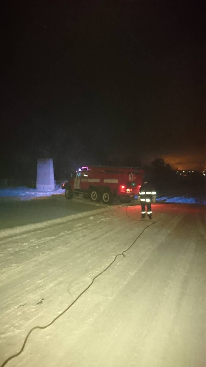 Запорожские спасатели ночью вытаскивали людей из снежных заносов (ФОТО)