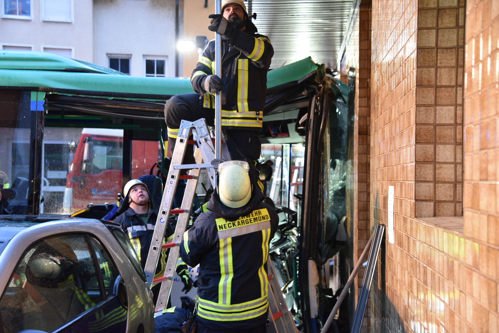 У Німеччині автобус із дітьми потрапив у жахливу ДТП: опубліковані фото