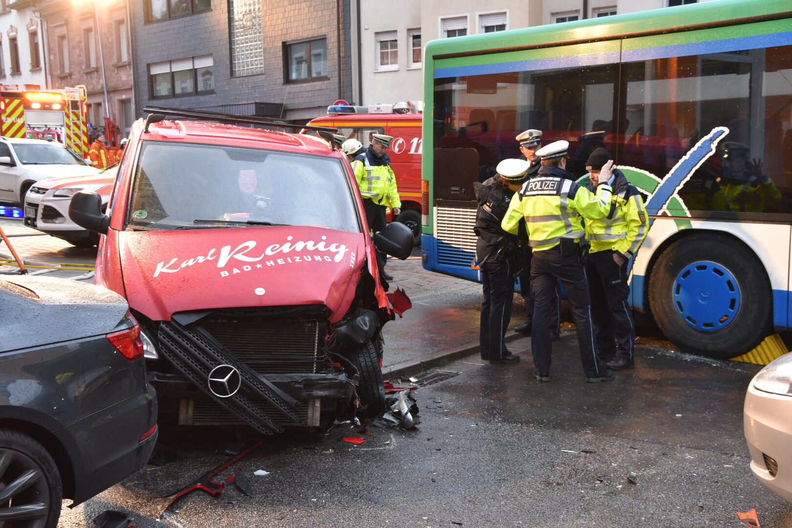 У Німеччині автобус із дітьми потрапив у жахливу ДТП: опубліковані фото