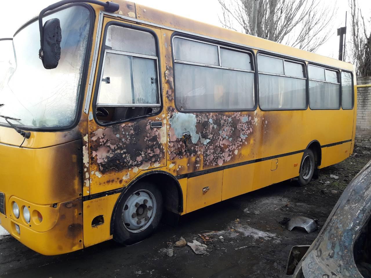 В Запорожской области ночью горели 2 автобуса и 2 внедорожника (ФОТО)