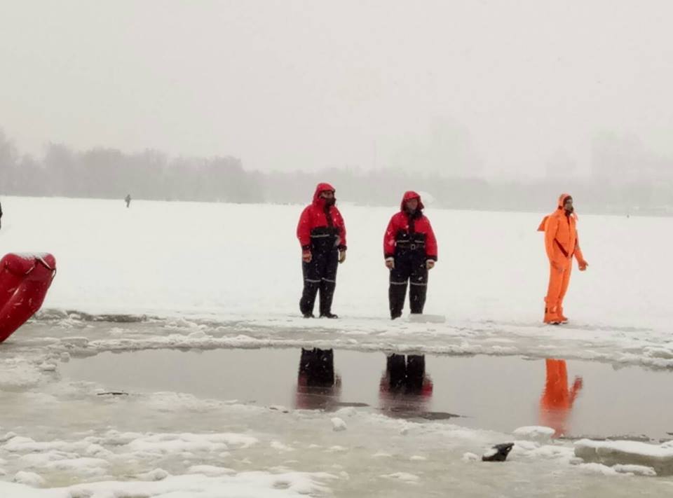 Як кияни пірнали на Водохреща: опубліковані фото і відео