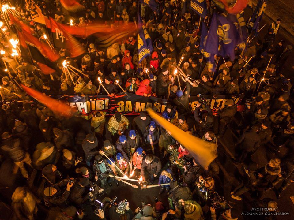 Марш в честь Бандеры в Киеве: появились яркие фото факельного шествия с дрона