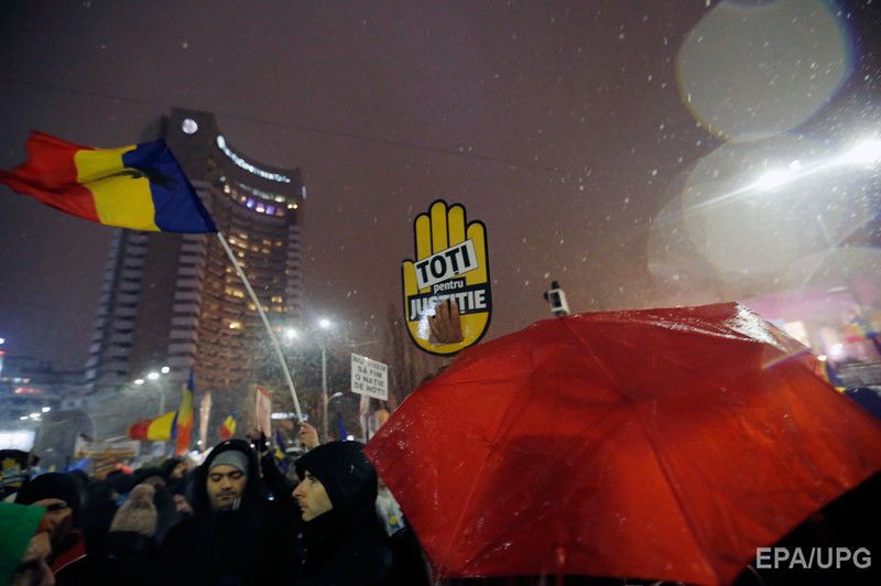 Соседа Украины накрыли массовые протесты: впечатляющие фото