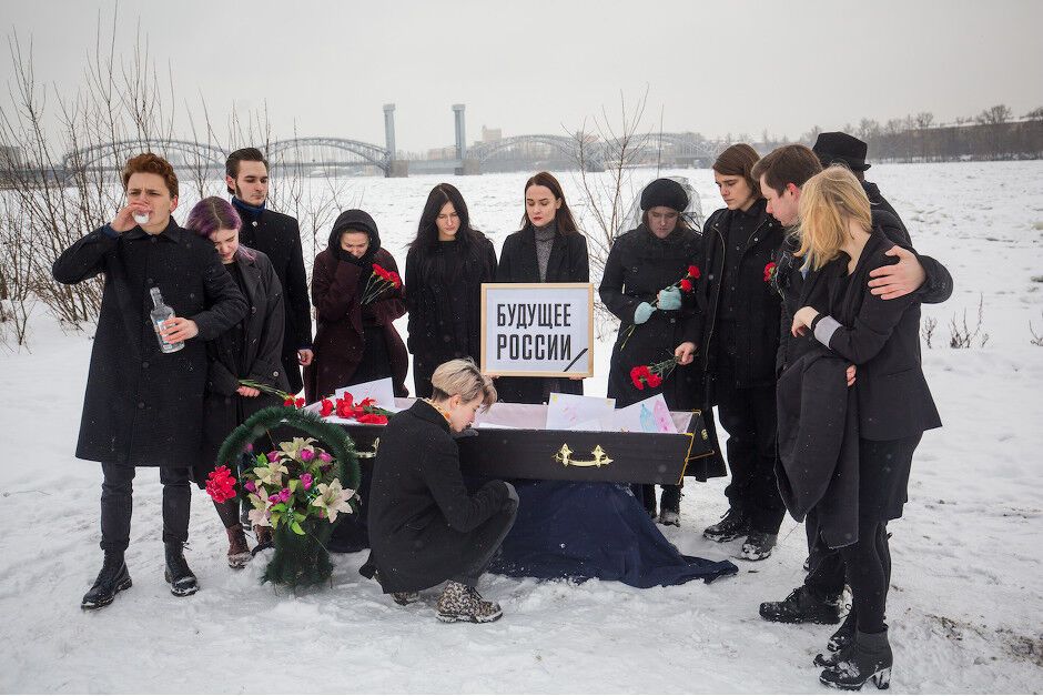 "Некрофилы!" Издевательская акция в Петербурге взбесила россиян. Опубликованы фото