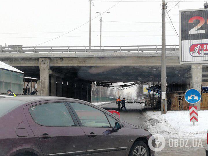 У Києві провисла частина моста: всі подробиці