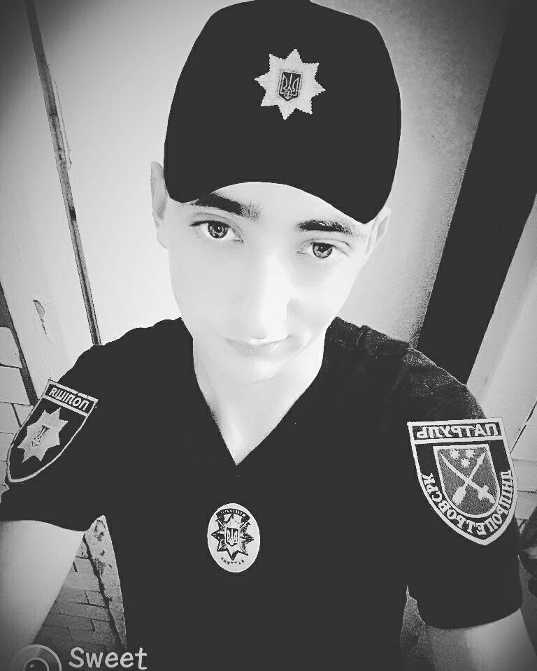 "Ізжайте в АВТО": "офіцер-нацист" із поліції Дніпра потужно послав критиків