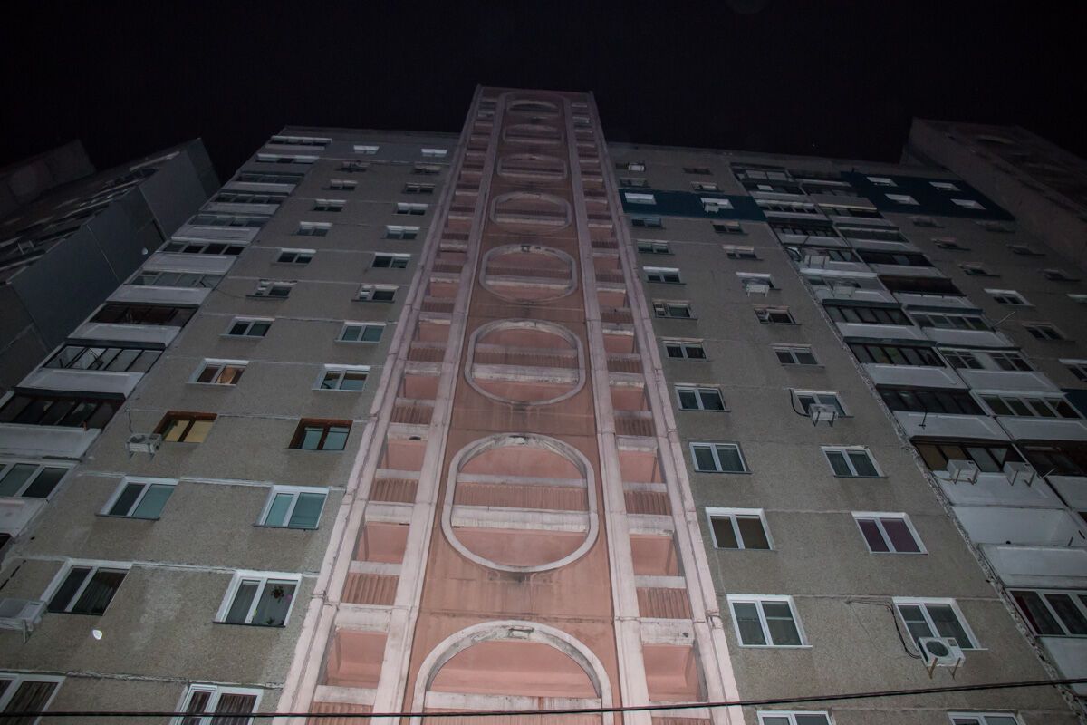 У Києві хлопець викинувся з 16 поверху
