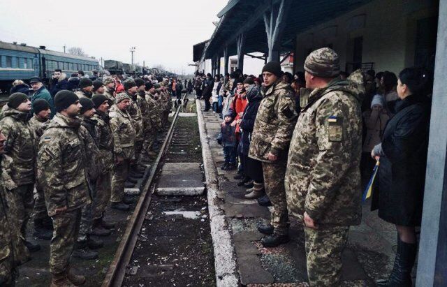 Бригада ВСУ залишила Донбас: опубліковані зворушливі фото повернення