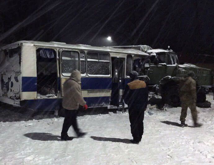 На Донбасі сталася ДТП із військовими та шахтарями: стали відомі подробиці