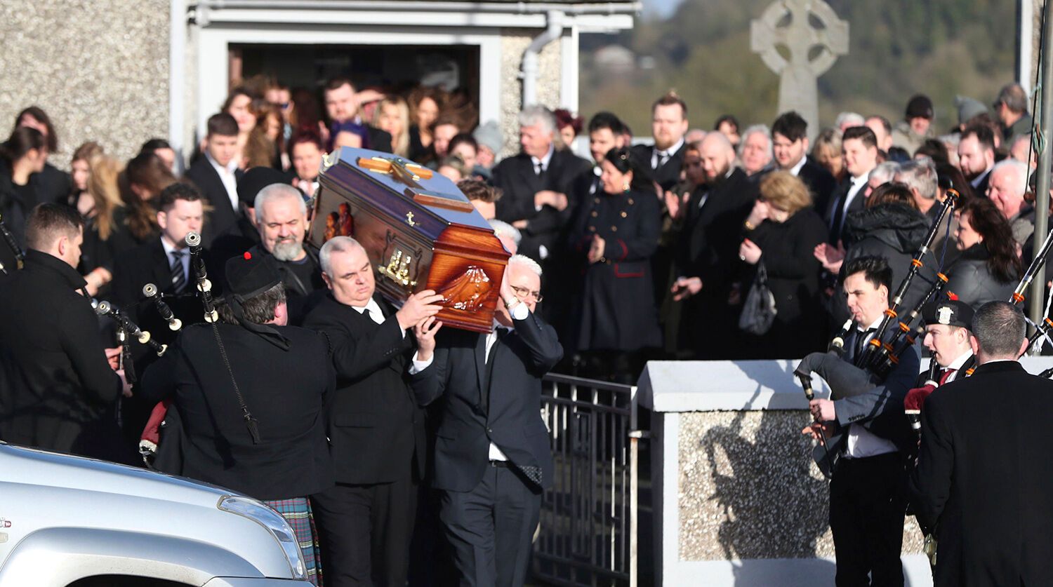Похорон Долорес О'Ріордан в Ірландії