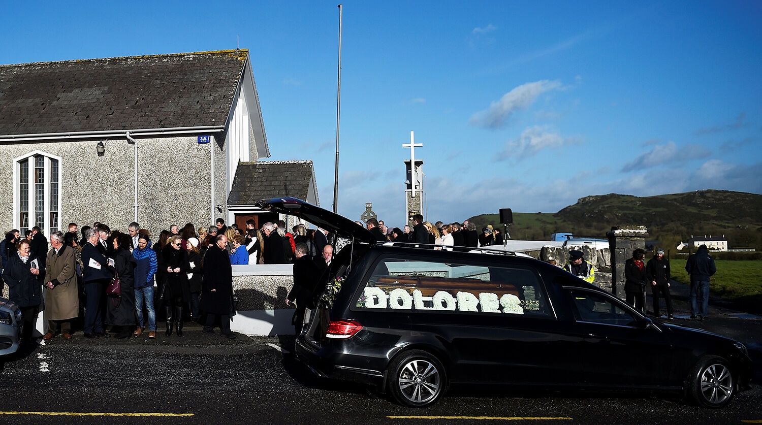 Похороны Долорес О'Риордан в Ирландии