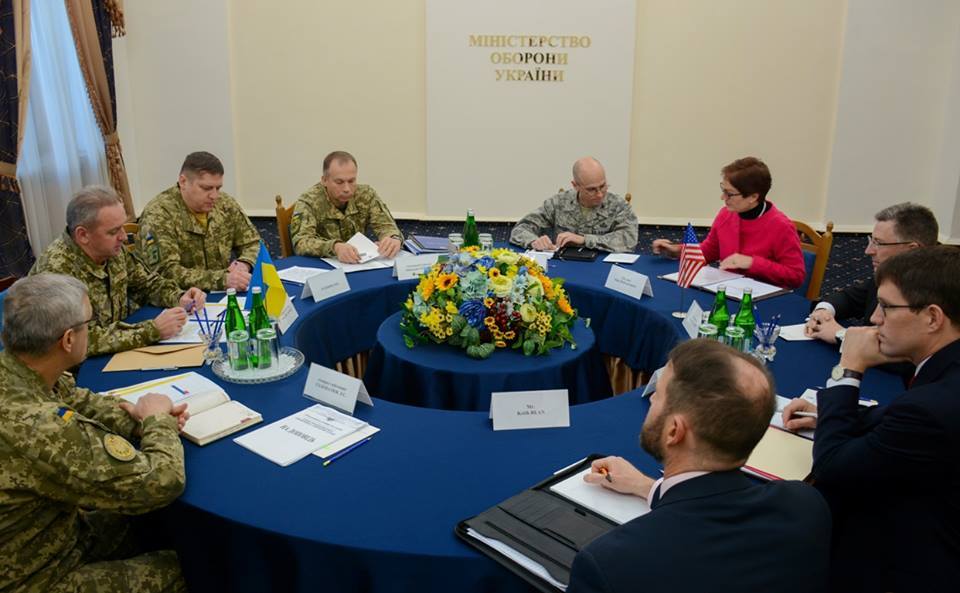 Москве поставили условия: Порошенко провел встречу с Волкером